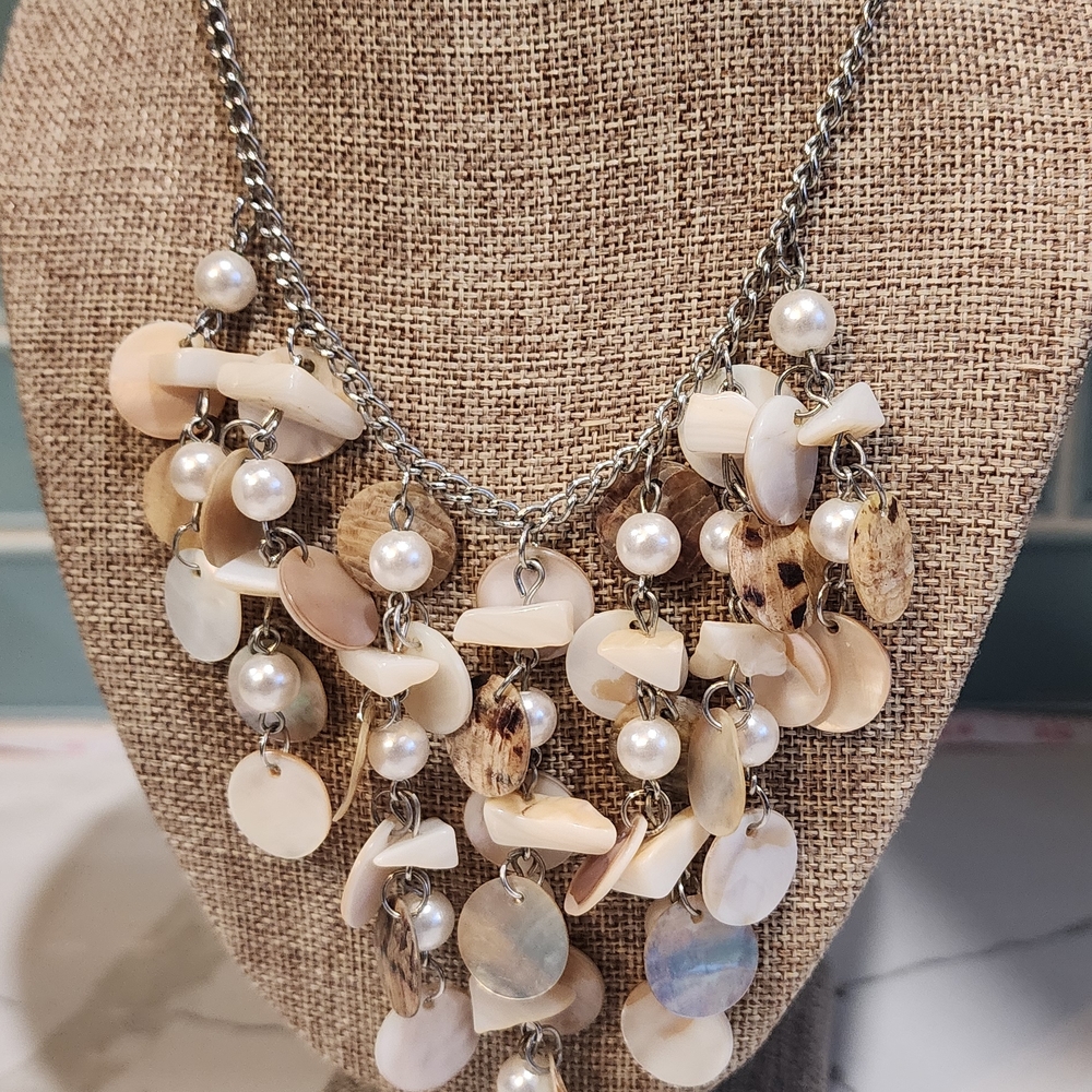 Elegant Shell and Pearl Necklace